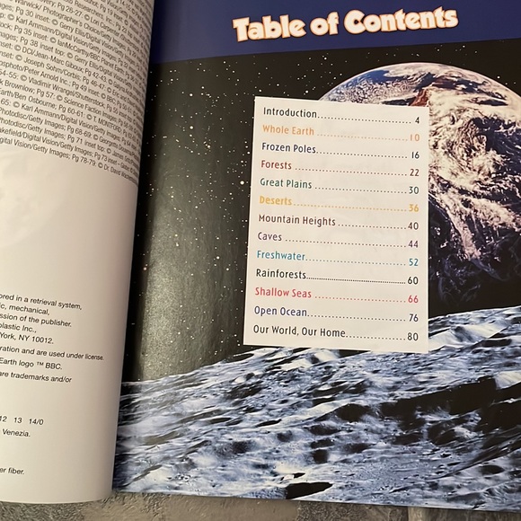 2 Planet earth books & 4 3D books - Picture 7 of 9